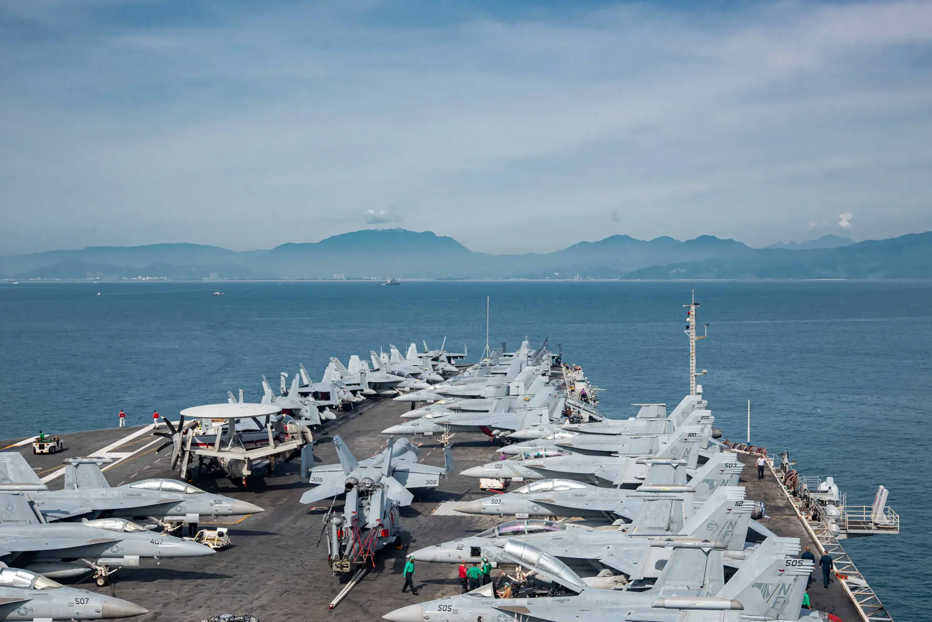 US Aircraft Carrier Arrives in Vietnam